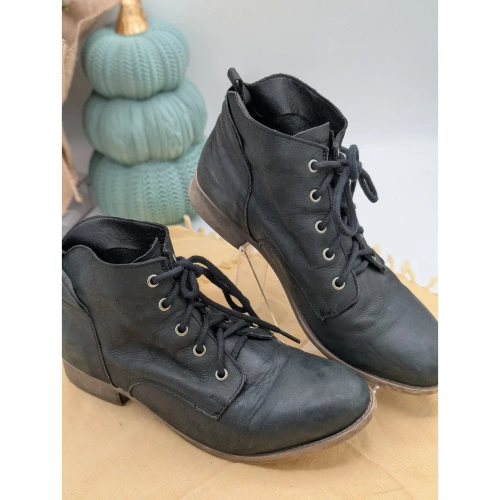 Steve Madden Rubin Black Leather Lace Up Ankle Boots Women's Size 9